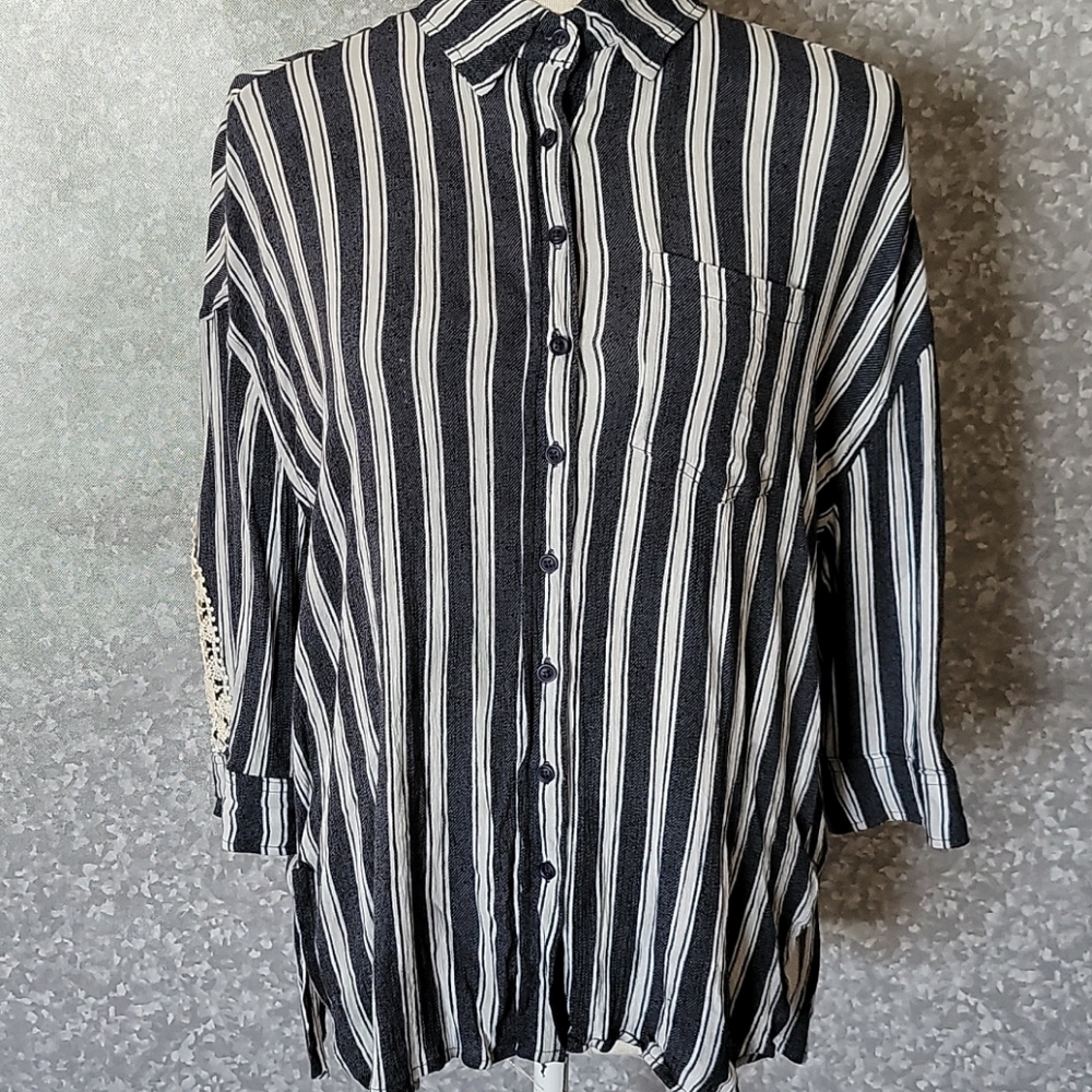 Umgee Striped Button Down Size Small - image 1